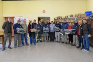 ASOEM acompañó la entrega de uniformes de invierno en Arroyo Aguiar y Monte Vera